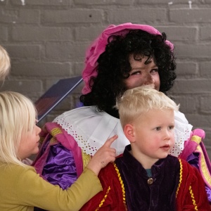 2025-11-23 Sint leest voor-52